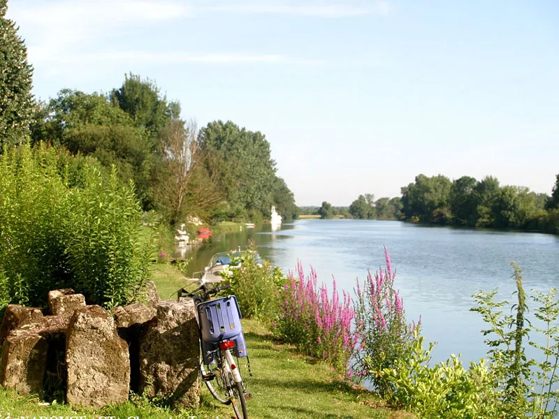 Pedalando ao longo do Rio Charente - França