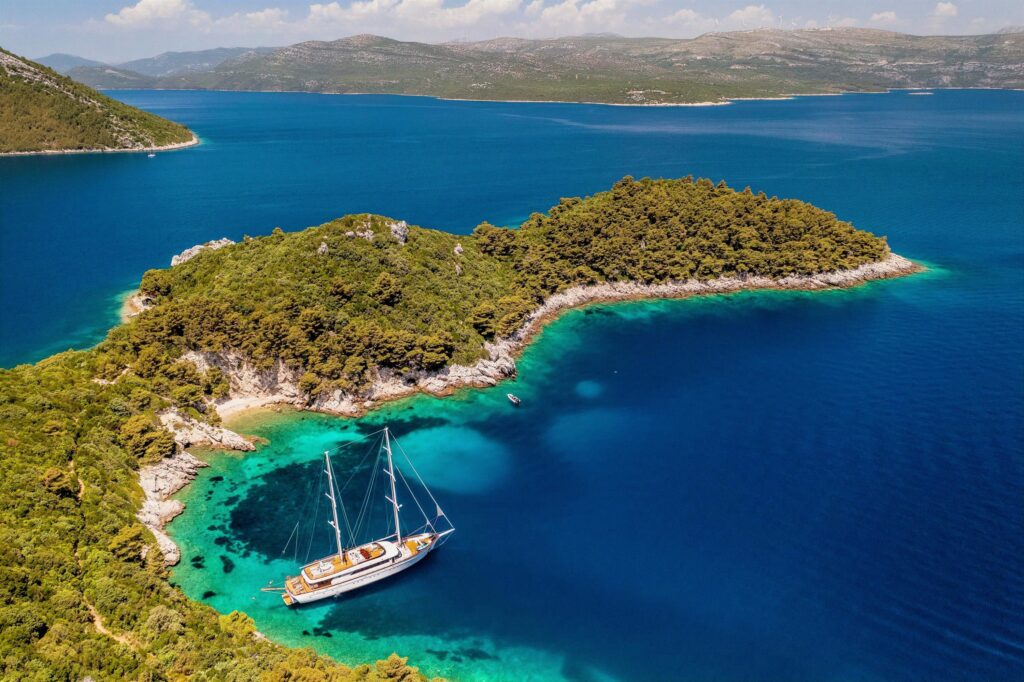 Charters de Veleiros e Barcos com Skipper e Hostess