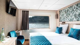 Vivienne - cat COMFORT - middle deck - window